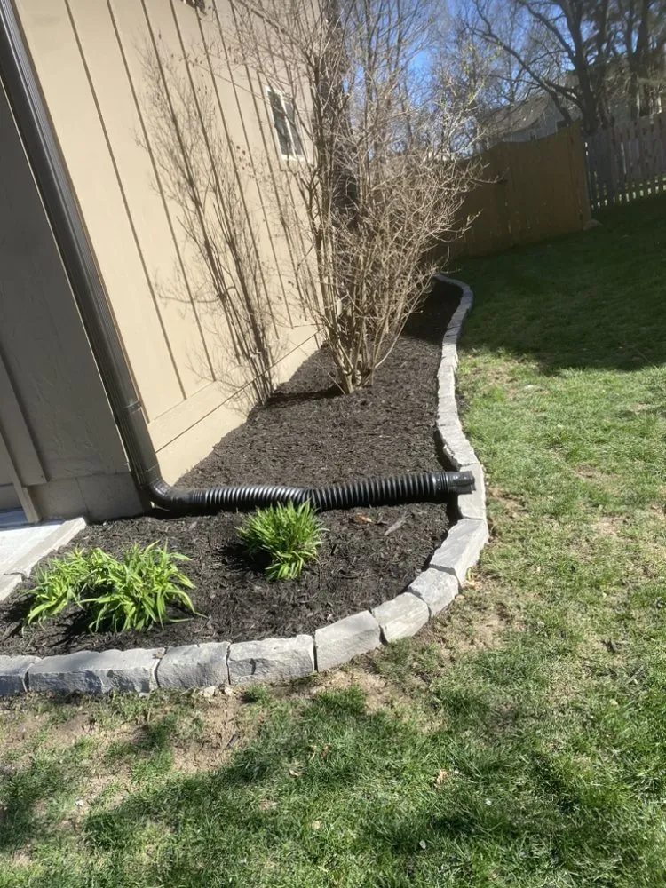 Professional yard cleanup service for beautiful yards across Grandview, MO - Márquez land care