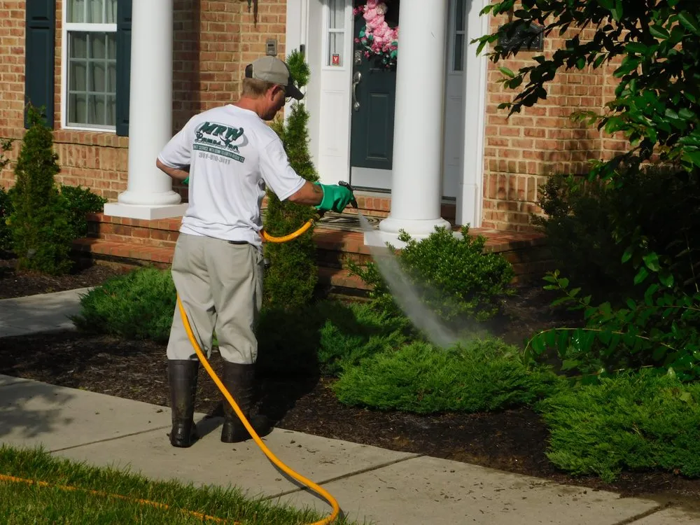 Custom yard maintenance experts serving LaPlata, MD - Mrw Lawns