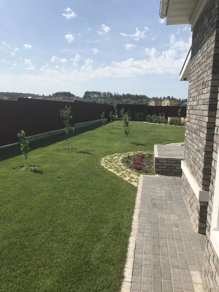 Professional lawn mowing service in Lynnwood, WA by M&S Garden