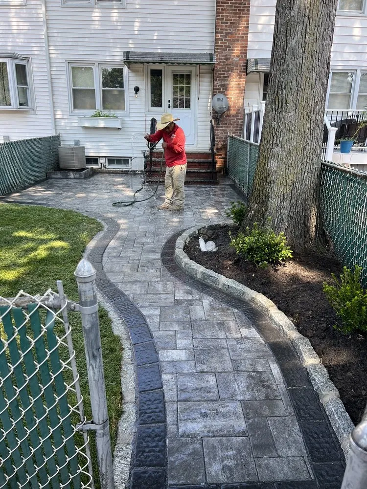 Reliable garden landscaping in Roselle, NJ by M&T Landscaping