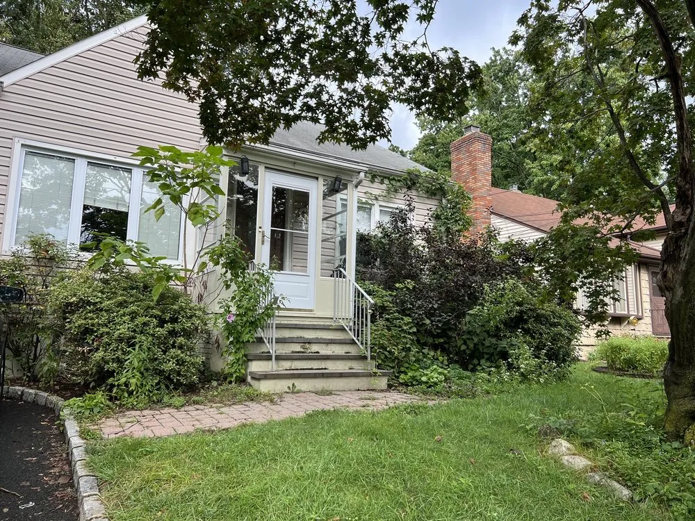 Local lawn care service experts serving Roselle, NJ - M&T Landscaping