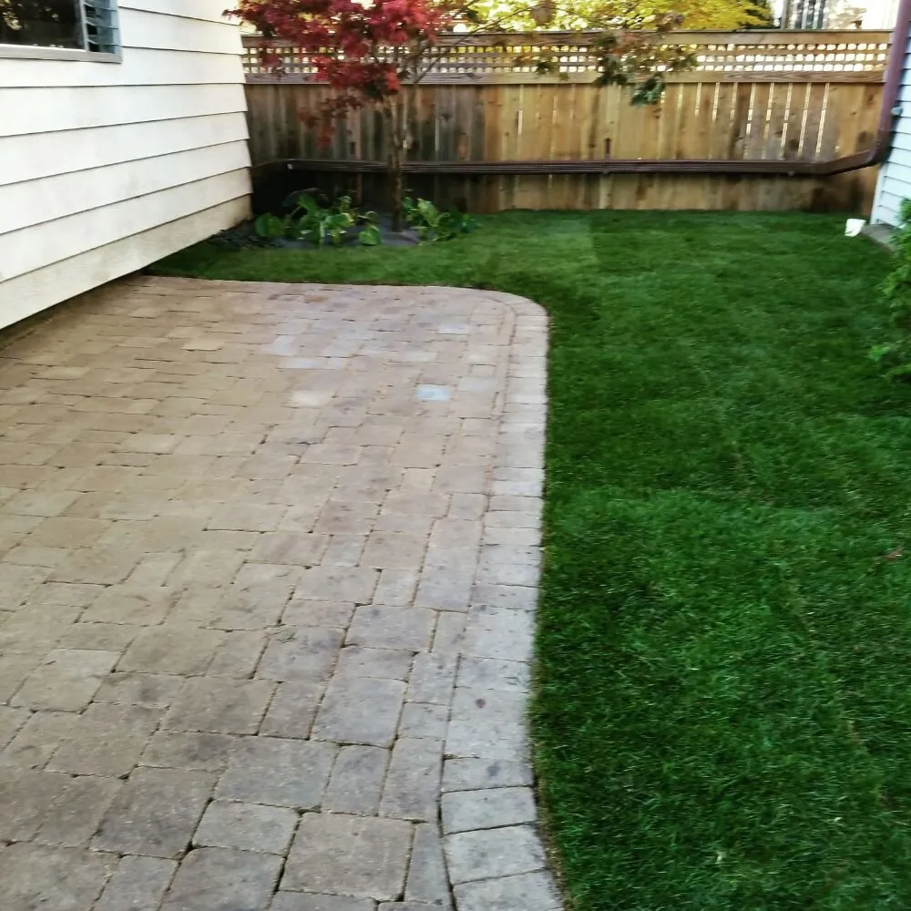 Reliable garden landscaping for beautiful yards in Chicago, IL by MT Lawncare Services