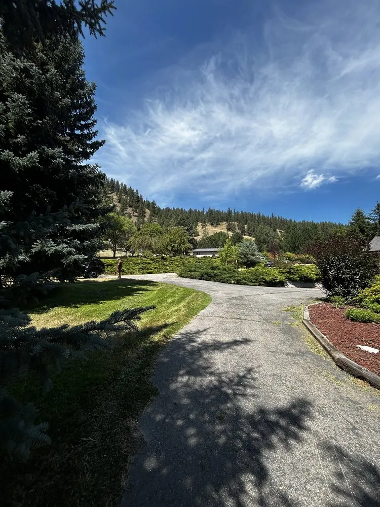 Trusted lawn mowing service in Missoula, MT - MT Lawns