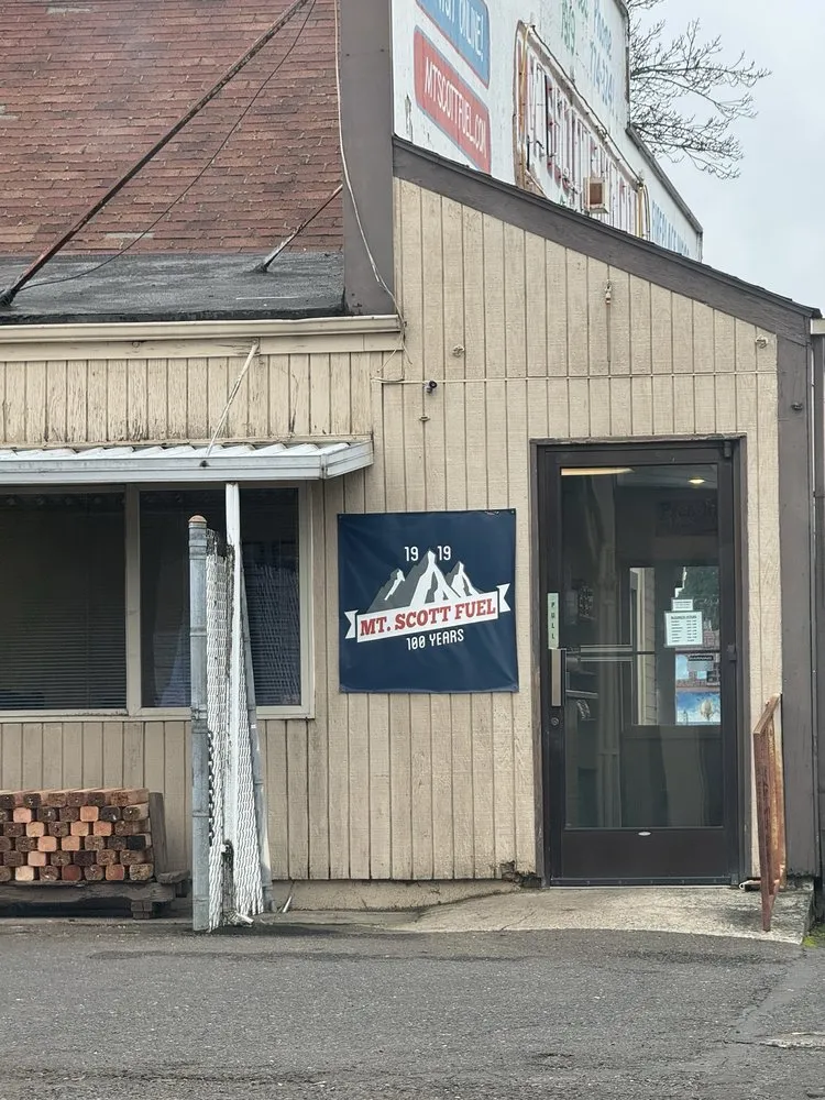 Reliable lawn mowing service experts serving Portland, OR - Mt Scott Fuel