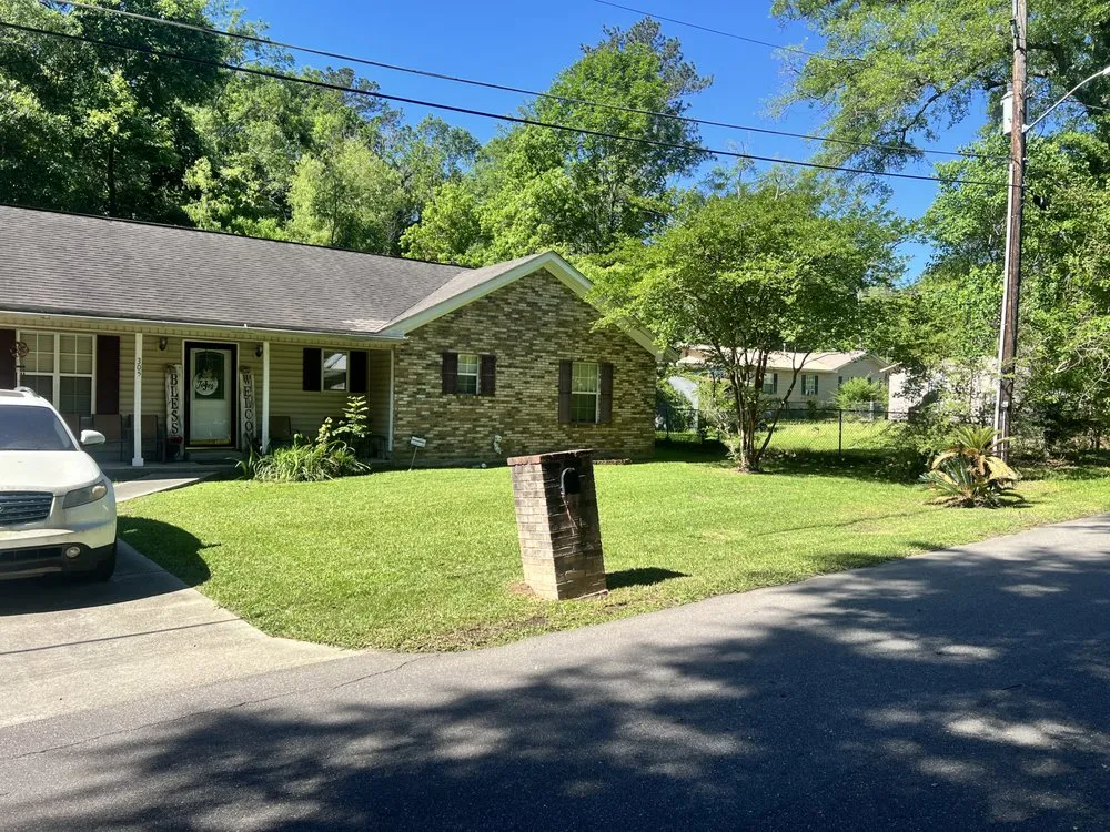 Reliable lawn care service experts serving Hattiesburg, MS - MTG Lawn Services