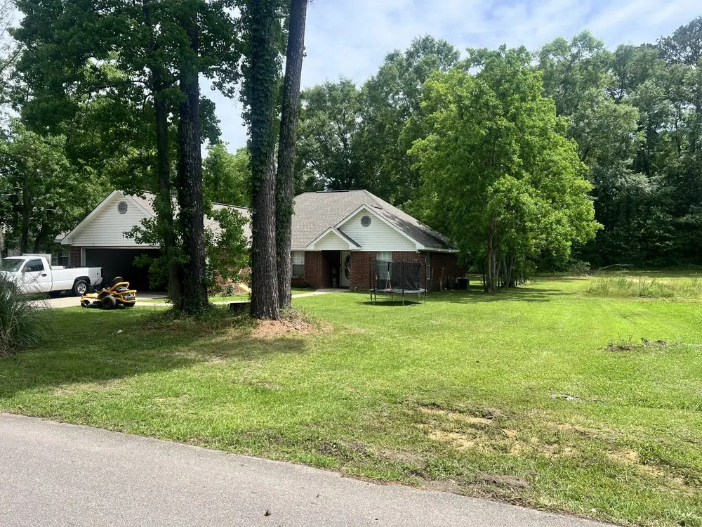 Professional outdoor landscaping experts serving Hattiesburg, MS - MTG Lawn Services