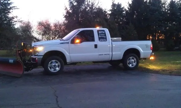 MTH Lawn Service Logo