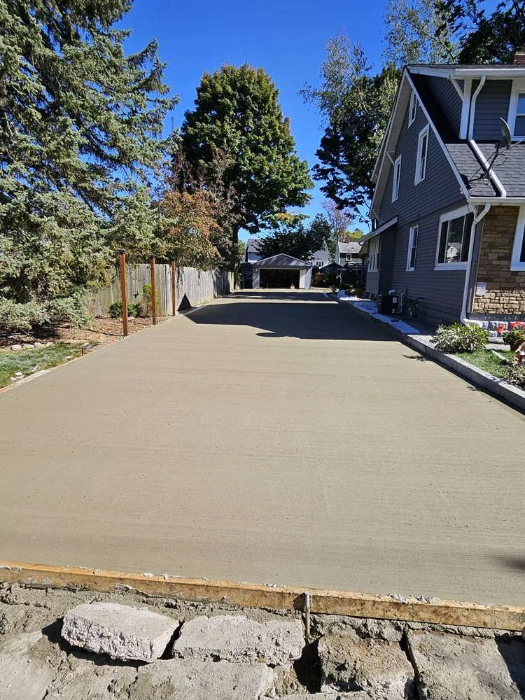 Expert lawn mowing service experts serving Painesville, OH - Mts Concrete And Landscaping