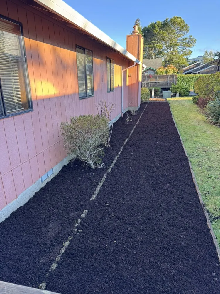 Expert garden landscaping in Warrenton, OR by MTZ Landscape Maintenance