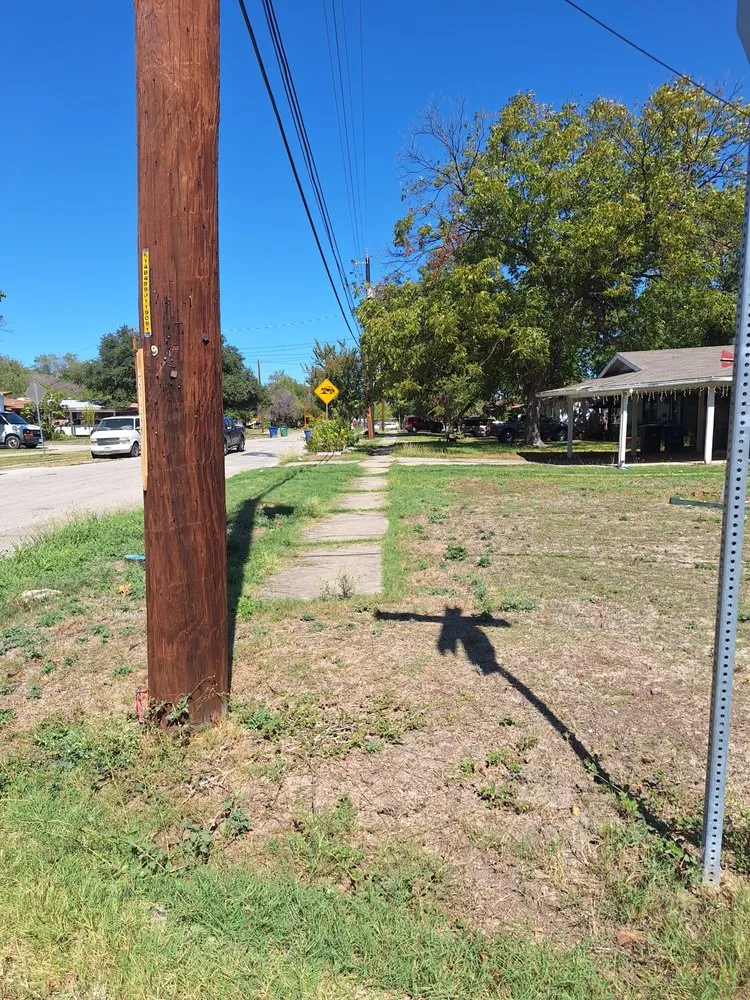 Affordable yard cleanup service in San Antonio, TX by MTZ Lawn Care