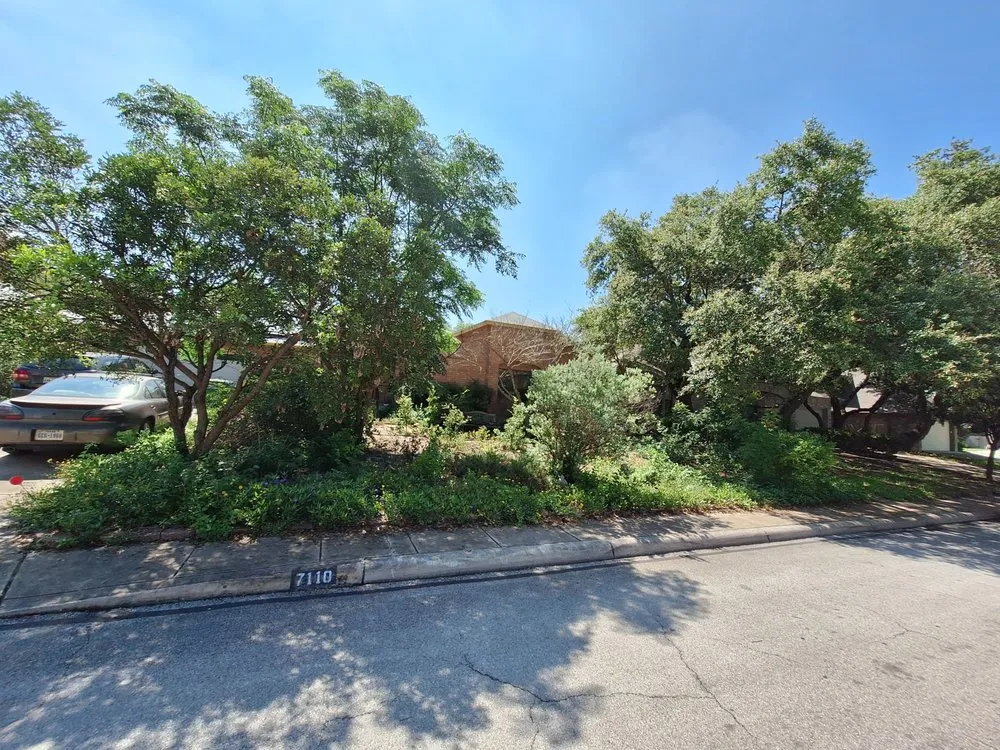 Trusted garden landscaping in San Antonio, TX by MTZ Lawn Care