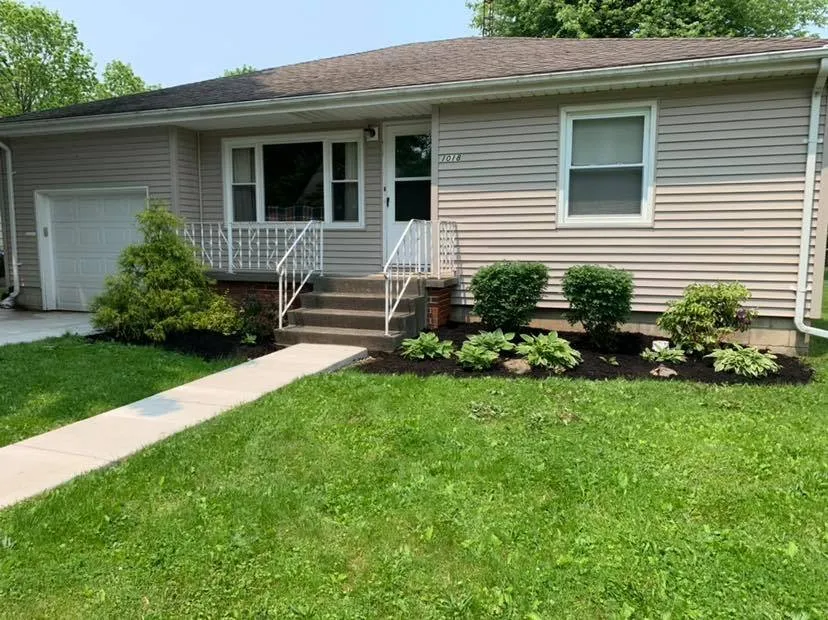 Custom lawn care service experts serving Gibsonburg, OH - Mud Creek Lawn Care