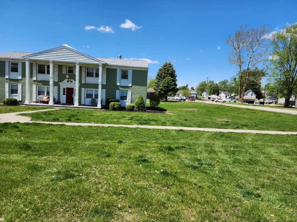 Custom lawn care service experts serving Warsaw, IN - Muddle Escapes