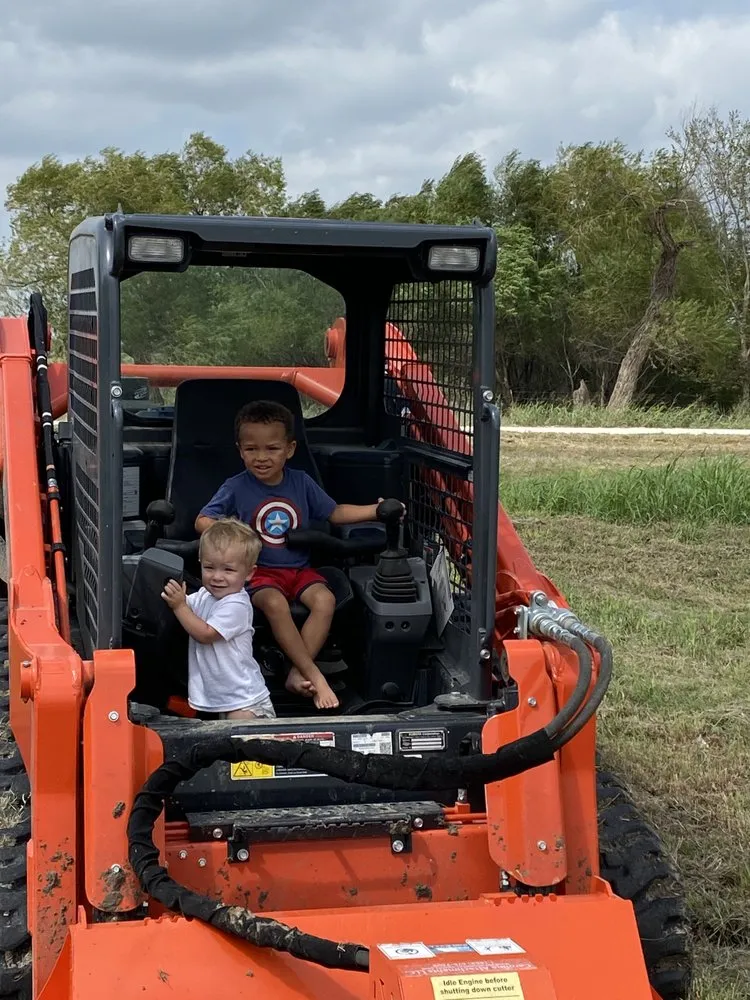 Top-rated yard cleanup service near you across Hubbard, TX - Muddy Boot Contracting