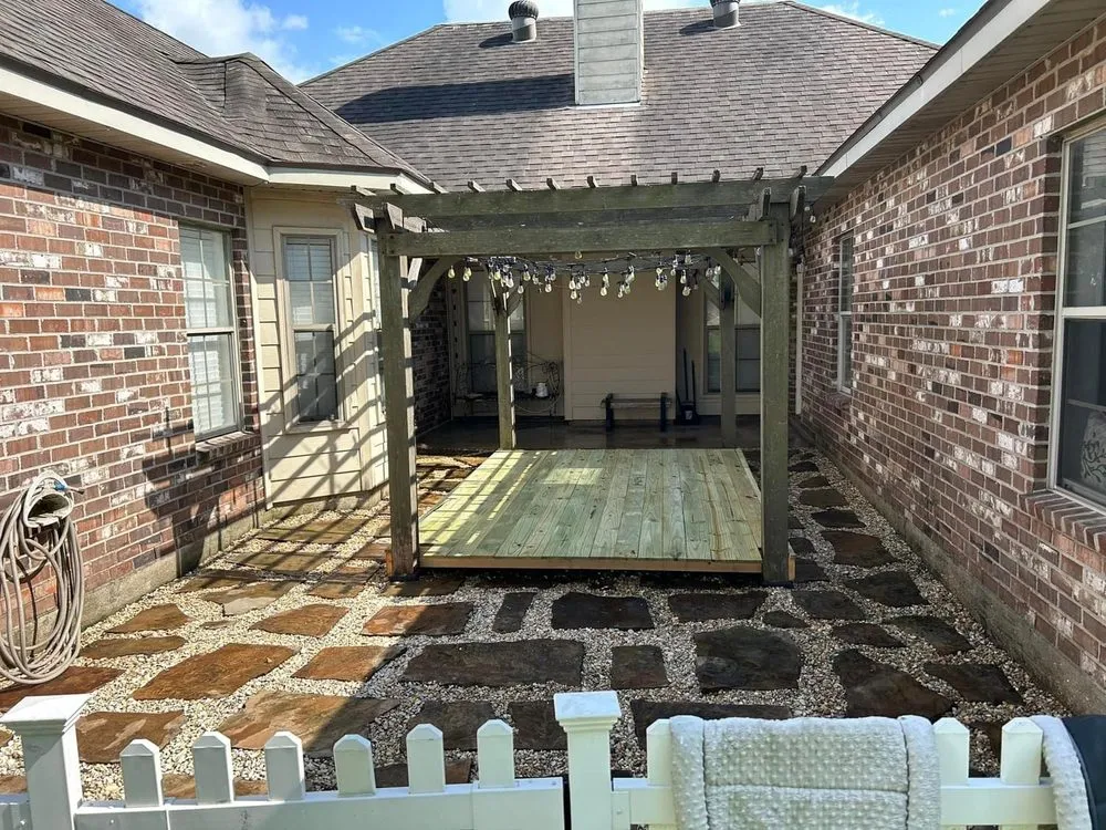 Expert garden landscaping in New Iberia, LA by Muddy Waterfowl Property Maintenance