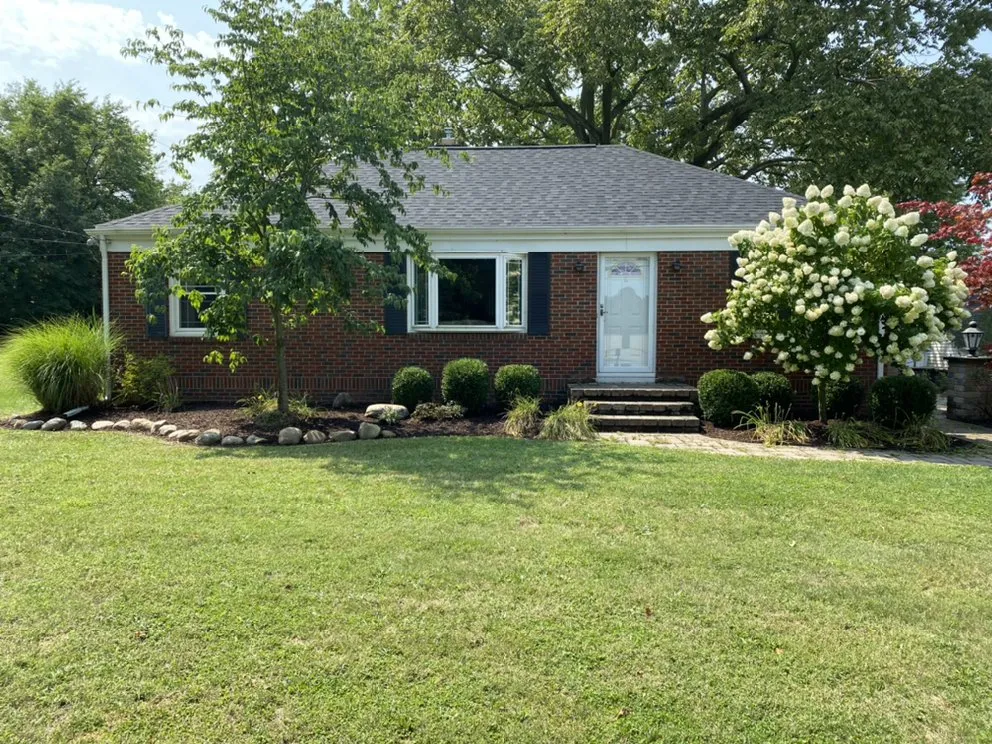 Reliable lawn mowing service in Avon, OH - Mueller Lawncare