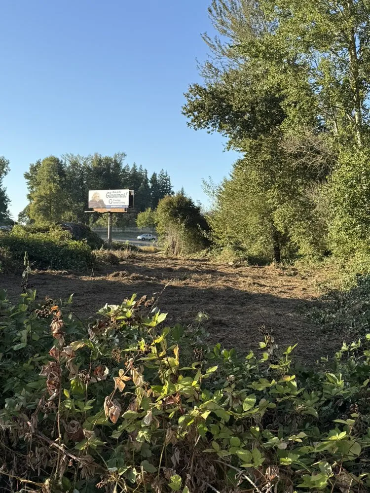Custom landscape installation experts serving Brooks, OR - Mulch & Mangle Land Management