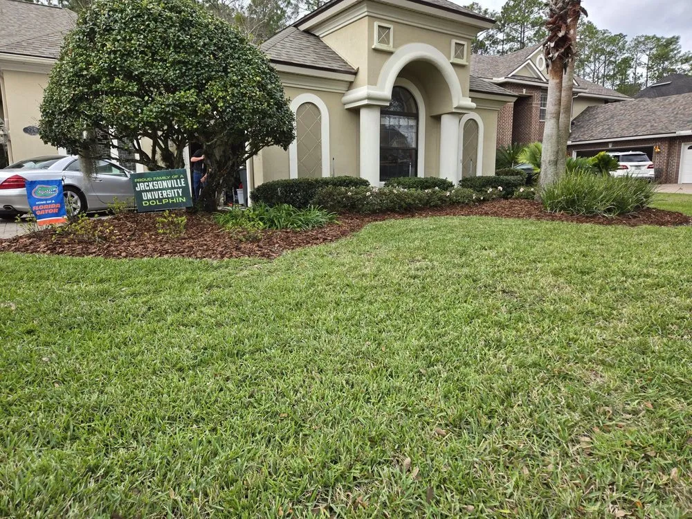 Expert yard maintenance experts serving Ponte Vedra Beach, FL - Mulch & More