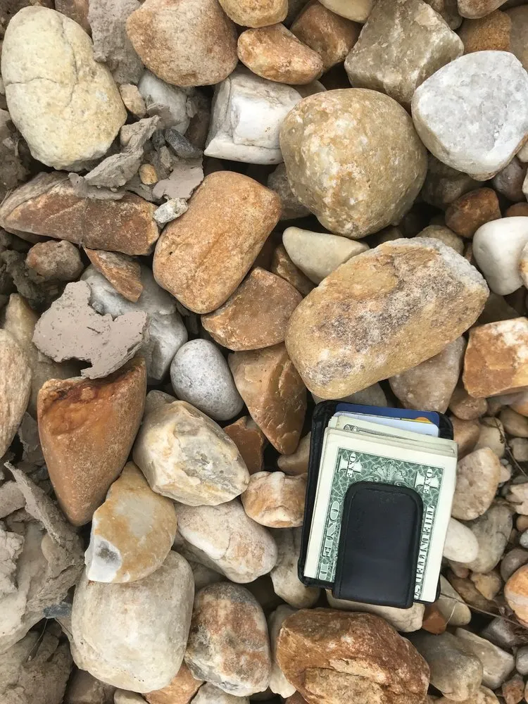 Custom yard cleanup service in Cartersville, GA by Mulch Gravel TopSoil Delivery