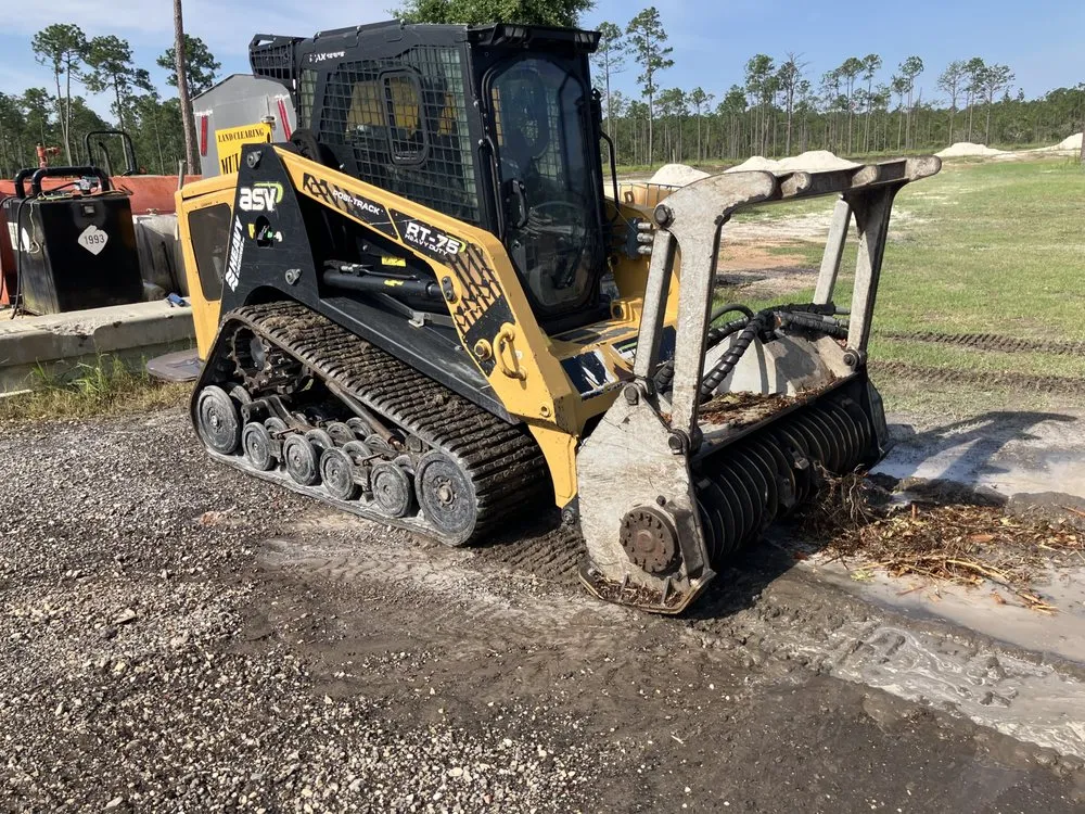 Custom outdoor landscaping for beautiful yards in Irvington, AL by Mulch It