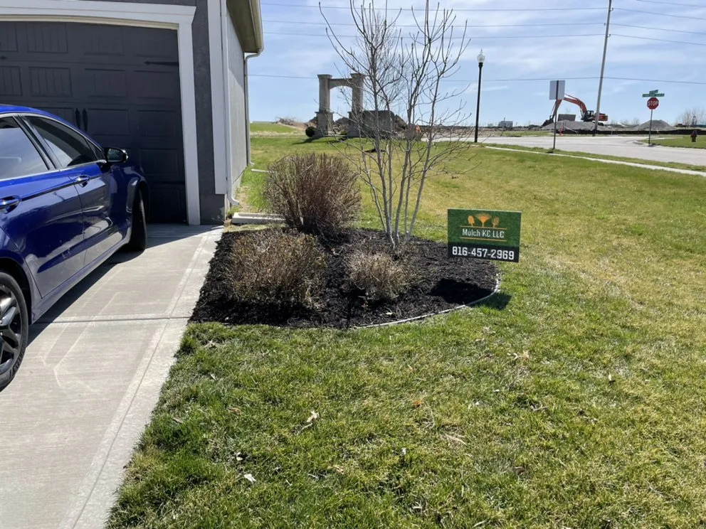 Professional landscape design in Lee's Summit, MO by MULCH KC