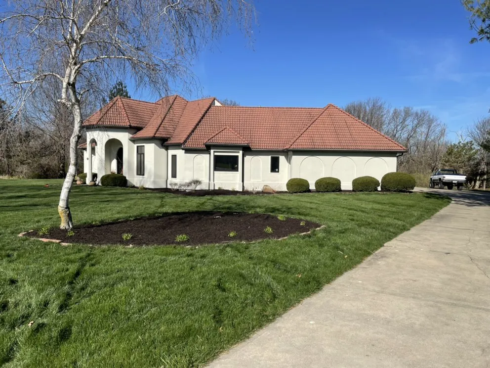 Trusted outdoor landscaping in Lee's Summit, MO - MULCH KC