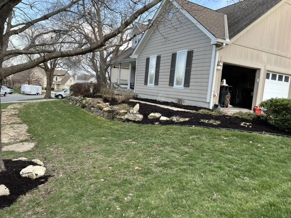 Reliable yard maintenance with custom design in Lee's Summit, MO by MULCH KC