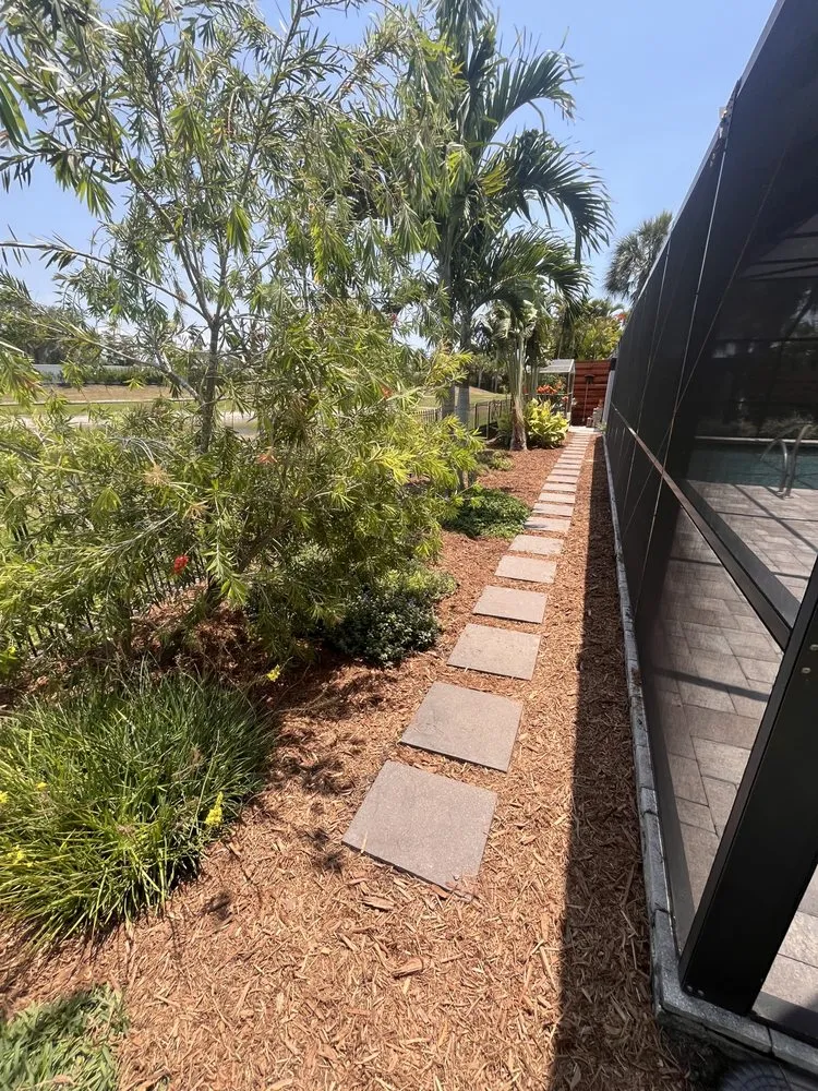 Custom lawn care service in Sarasota, FL by Mulch Kings