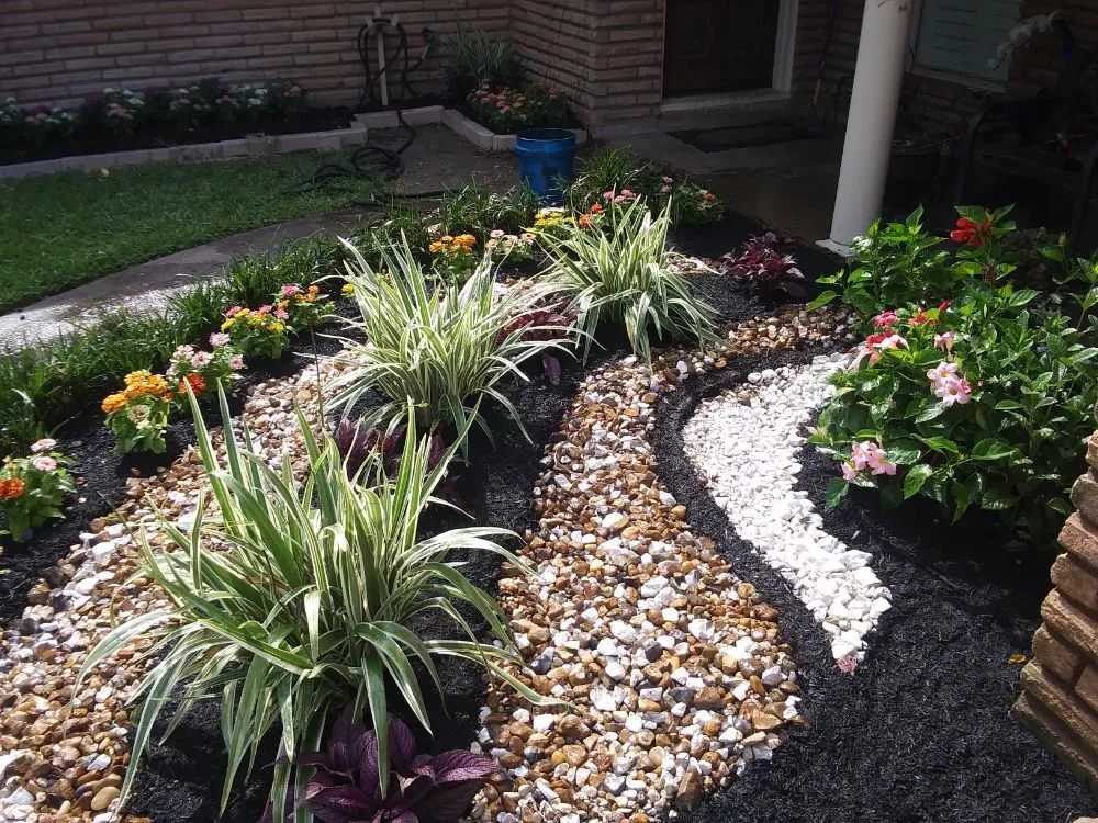 Local landscaping services experts serving Houston, TX - Mulch n More by John Woodley