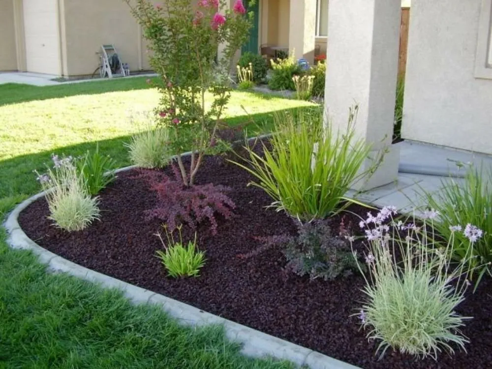 Custom residential landscaping in Houston, TX by Mulch n More by John Woodley