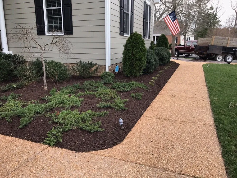 Local garden landscaping in Williamsburg, VA by Mulch 'n' More Professionals
