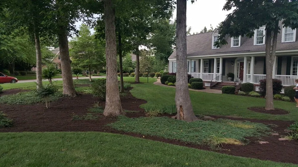 Trusted garden landscaping in Williamsburg, VA by Mulch 'n' More Professionals