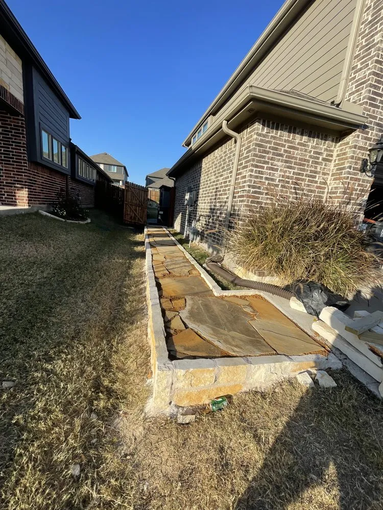 Top-rated lawn care service with custom design in Carrollton, TX by Mulch Services