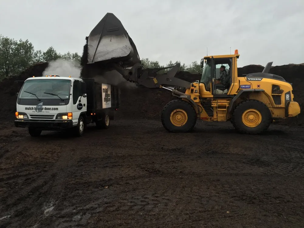 Trusted yard cleanup service in Quakertown, PA - Mulch To Your Door
