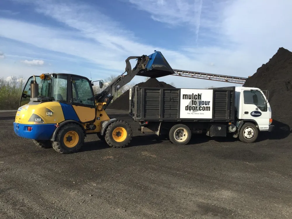 Professional lawn care service in Quakertown, PA - Mulch To Your Door