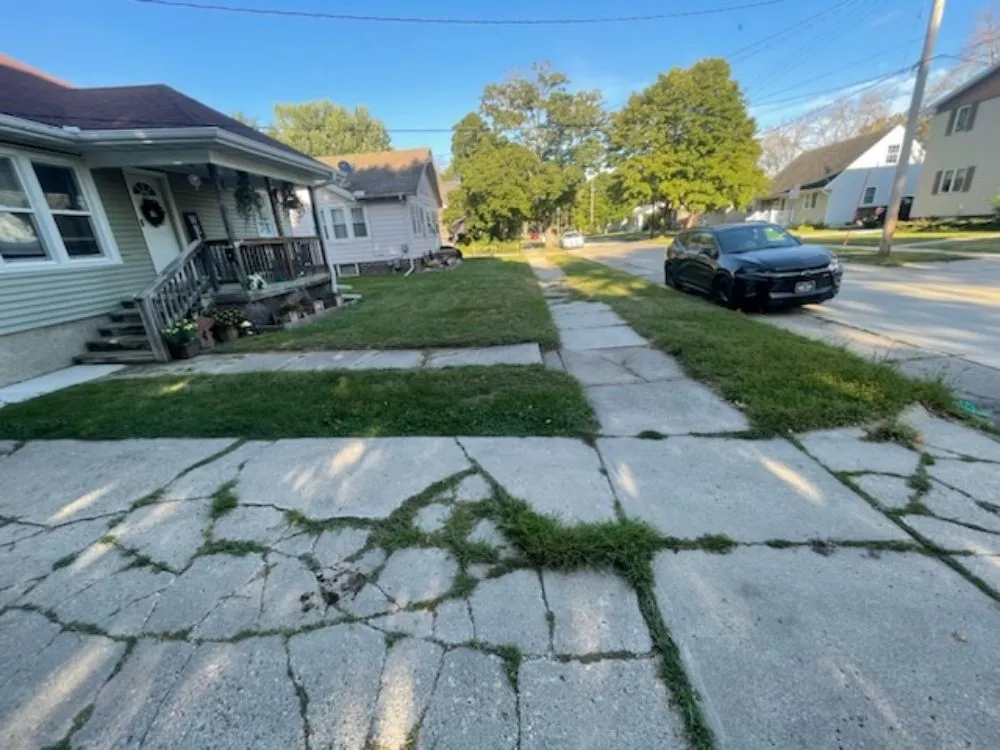 Top-rated outdoor landscaping for homes in Mason City, IA by Mullet Lawncare