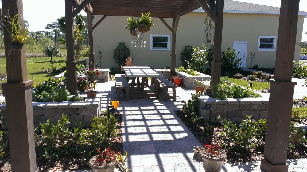 Custom yard maintenance in Sarasota, FL by Mullett Brothers Inc