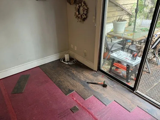 Mullins Elite Construction Logo