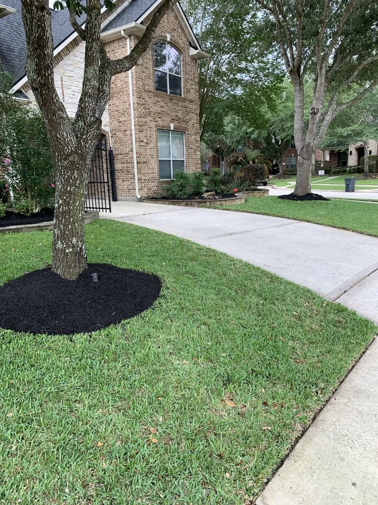 Top-rated garden landscaping in Houston, TX by Multch Brothers