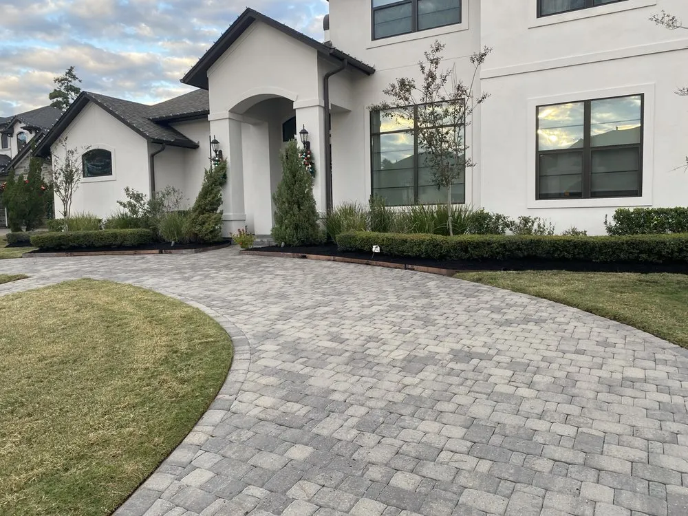 Top-rated lawn care service for homes across Houston, TX - Multch Brothers