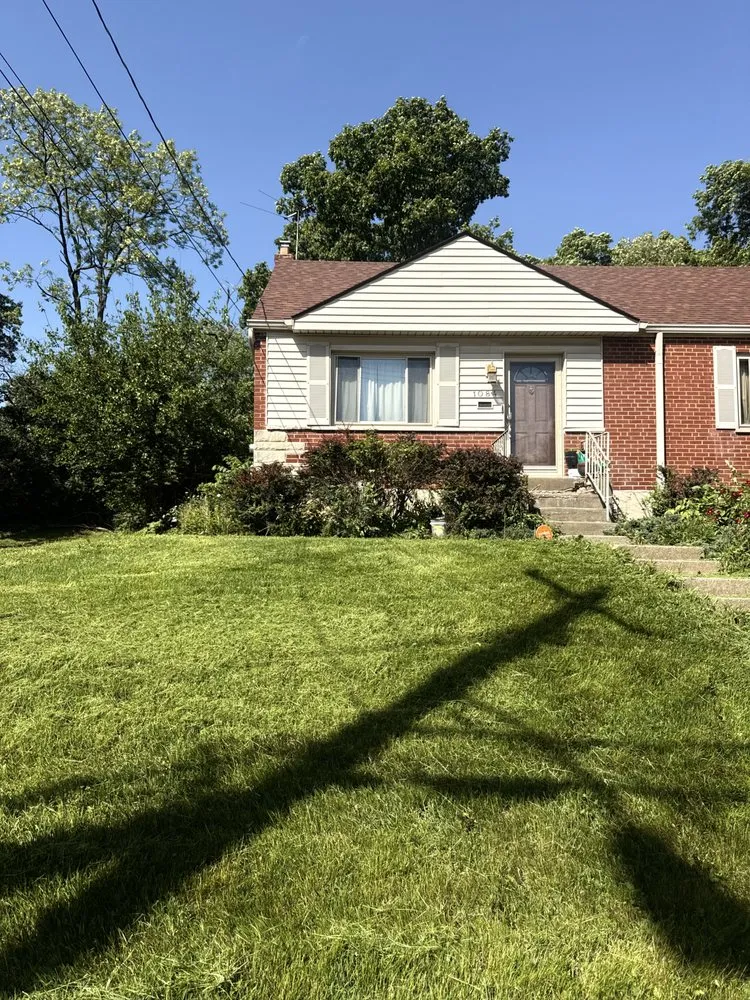 Professional landscape installation experts serving Cincinnati, OH - Multi Tree