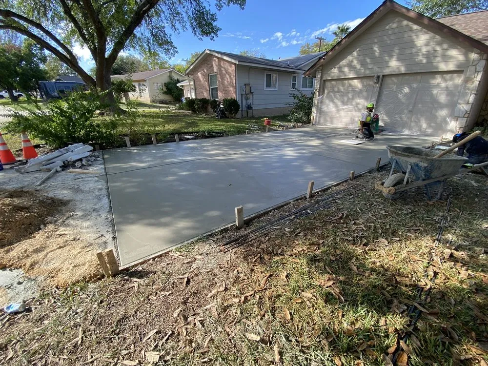 Professional garden landscaping for year-round maintenance across San Antonio, TX - MultiColor Masonry & Landscaping