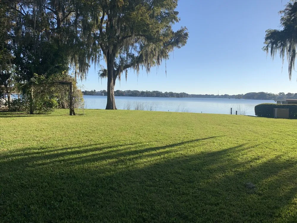 Expert lawn care service in Orlando, FL by MultiServices& Landscaping 4 U