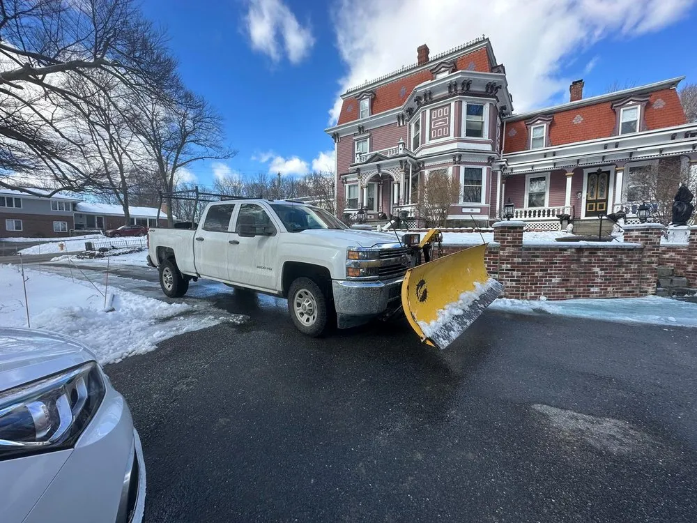 Affordable lawn mowing service experts serving Leominster, MA - Mumaz Landscaping