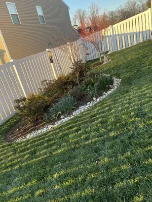 Mundo Green Landscaping Logo