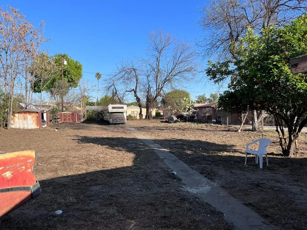 Expert yard maintenance in El Monte, CA - Mundo Verde