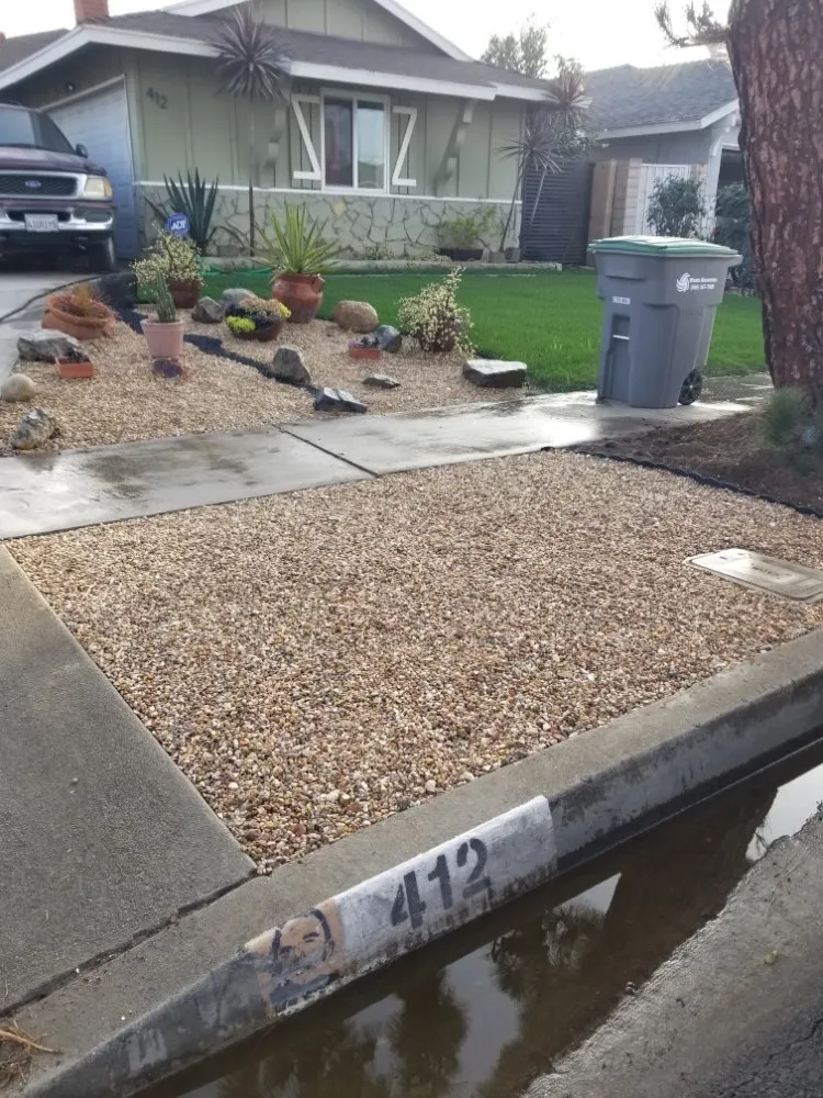 Professional lawn care service with custom design in El Monte, CA by Mundo Verde