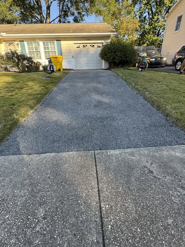 Custom yard maintenance for year-round maintenance in Landover Hills, MD by Mundo Verde