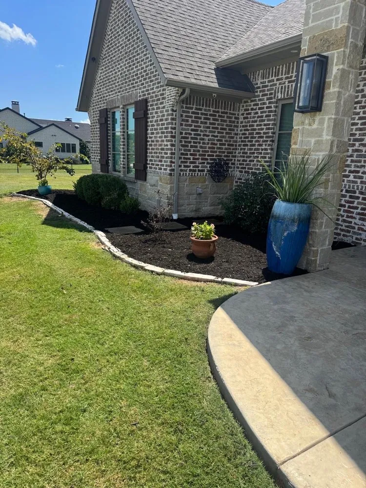 Expert yard maintenance experts serving Allen, TX - Mundo Verde Landscaping
