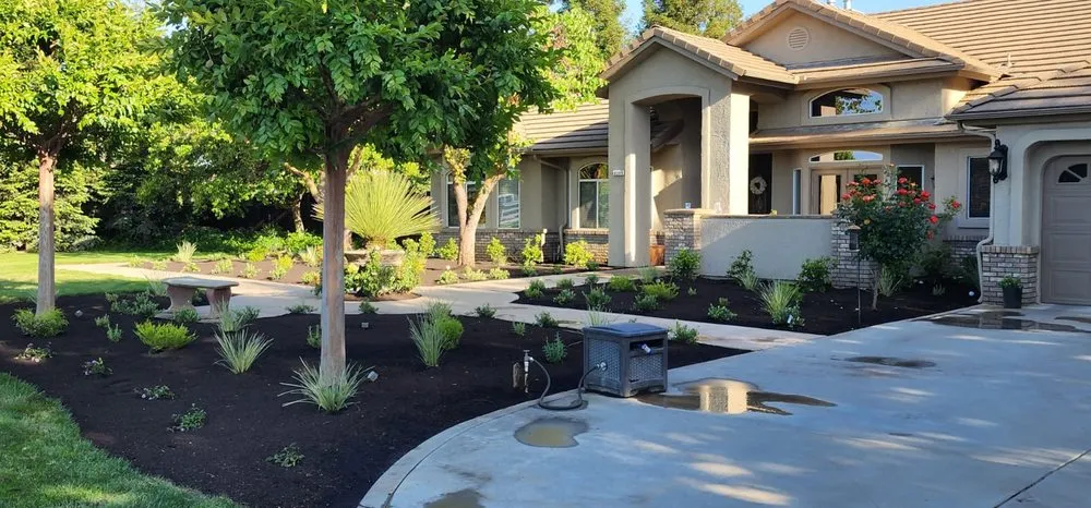 Custom lawn care service in Fresno, CA - Mundos Landscaping & Demolition